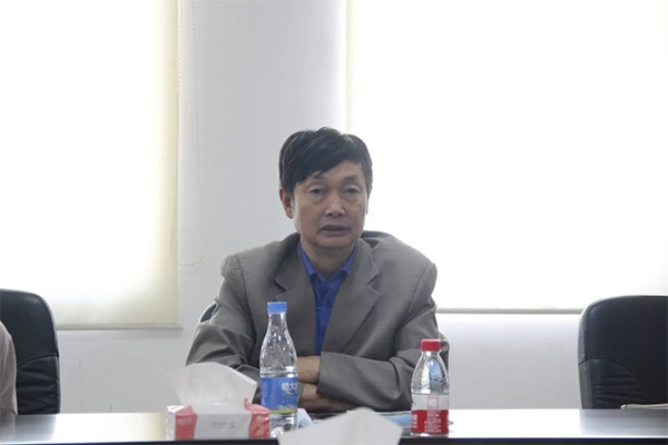 ������������������ϯһ�е�������ţ�շ���һ����Ŀ���߷���̸